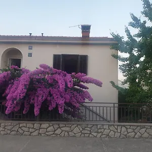 apartments-mara-mali-losinj.primorje-gorskikotar.com/